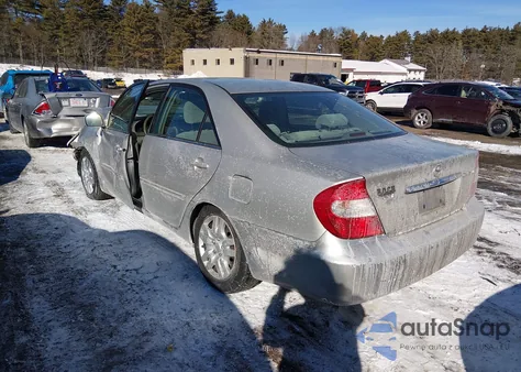 2002 Toyota Camry Xle z USA, uszkodzony, nr VIN 4T1BE30K62U060918
